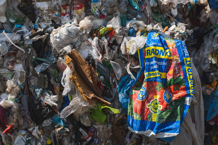 Tam, kde končí odpadky. Reportáž z vyškovské třídírny Respono, autor: Tomáš Valnoha