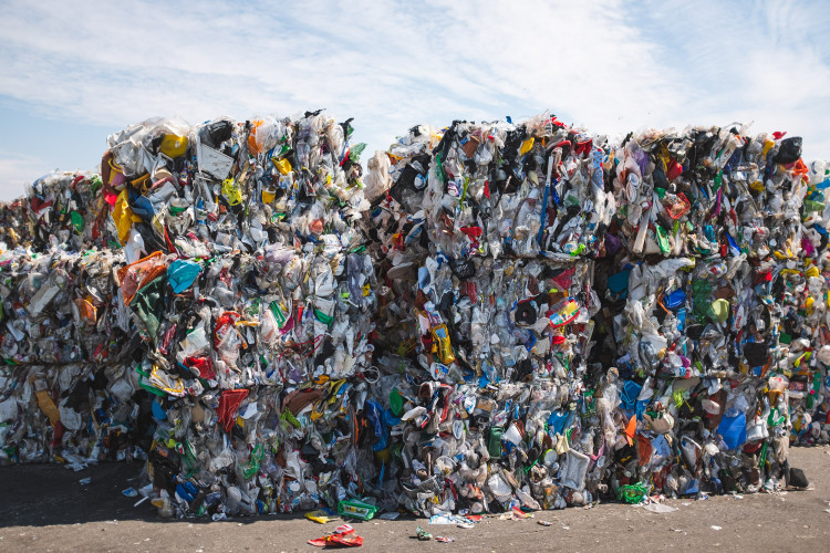 Tam, kde končí odpadky. Reportáž z vyškovské třídírny Respono, autor: Tomáš Valnoha