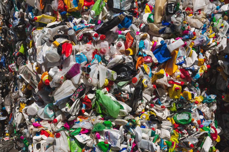 Tam, kde končí odpadky. Reportáž z vyškovské třídírny Respono, autor: Tomáš Valnoha