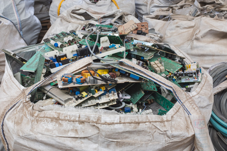 Tam, kde končí odpadky. Reportáž z vyškovské třídírny Respono, autor: Tomáš Valnoha