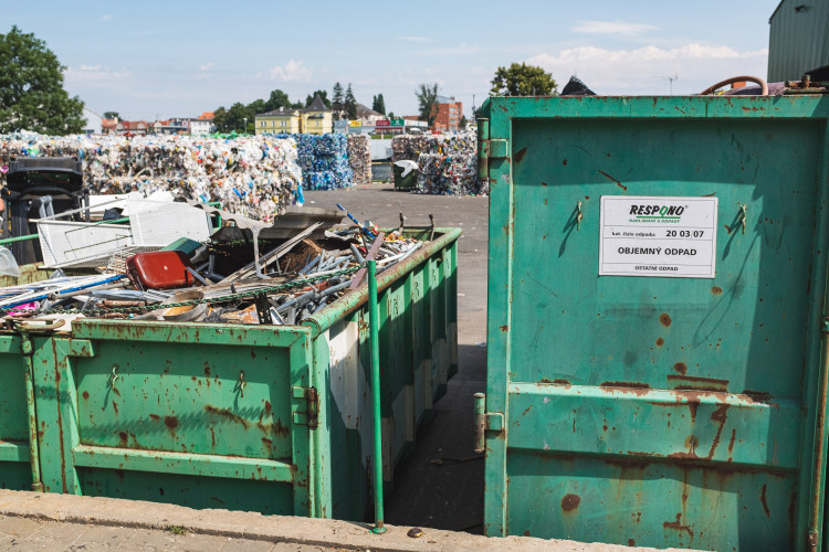 Tam, kde končí odpadky. Reportáž z vyškovské třídírny Respono, autor: Tomáš Valnoha