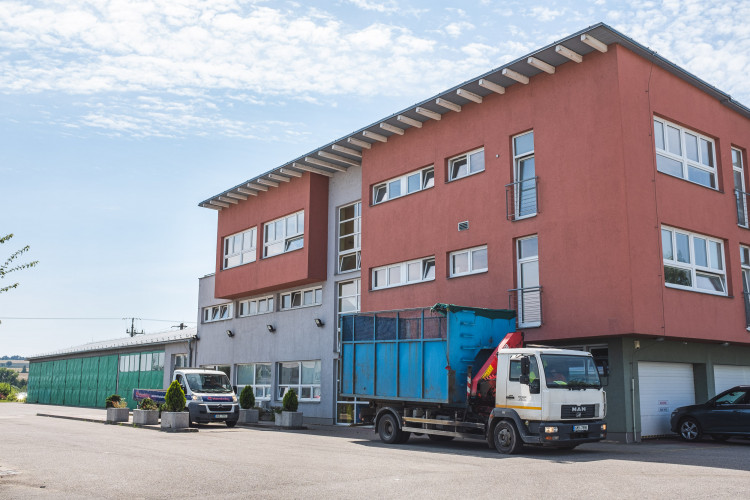 Tam, kde končí odpadky. Reportáž z vyškovské třídírny Respono, autor: Tomáš Valnoha