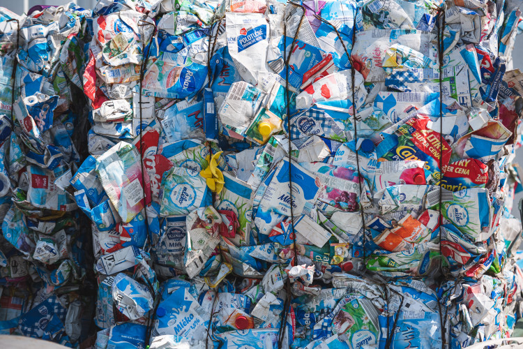 Tam, kde končí odpadky. Reportáž z vyškovské třídírny Respono, autor: Tomáš Valnoha