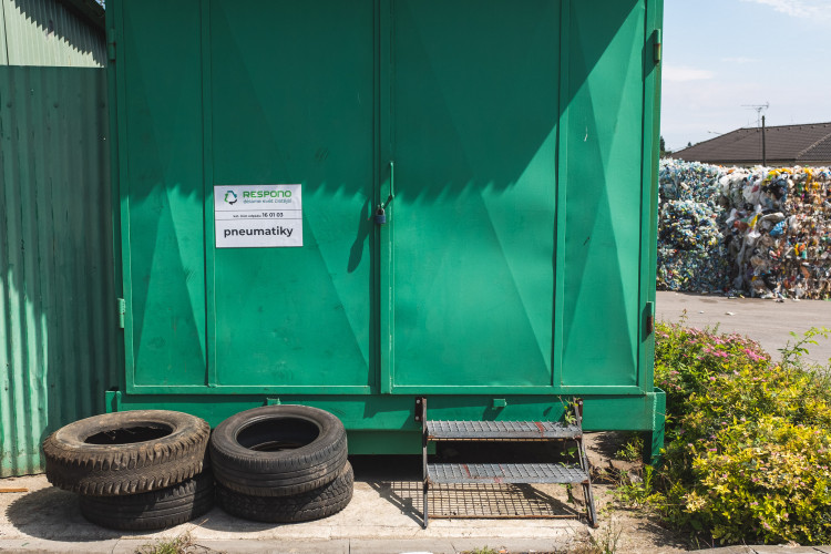 Tam, kde končí odpadky. Reportáž z vyškovské třídírny Respono, autor: Tomáš Valnoha