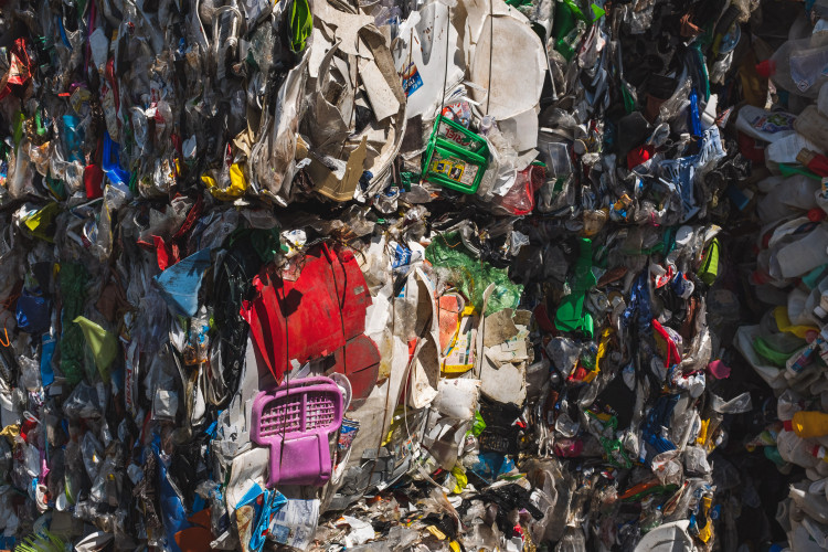 Tam, kde končí odpadky. Reportáž z vyškovské třídírny Respono, autor: Tomáš Valnoha