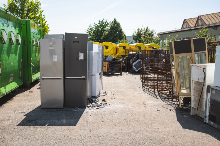 Tam, kde končí odpadky. Reportáž z vyškovské třídírny Respono, autor: Tomáš Valnoha