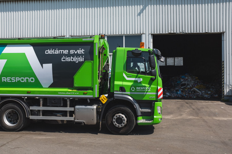 Tam, kde končí odpadky. Reportáž z vyškovské třídírny Respono, autor: Tomáš Valnoha