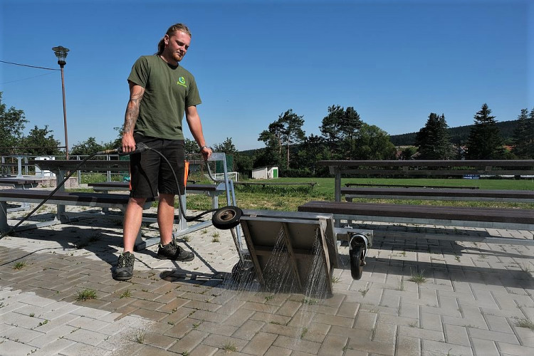 FOTOGALERIE: Ekologická likvidace plevele