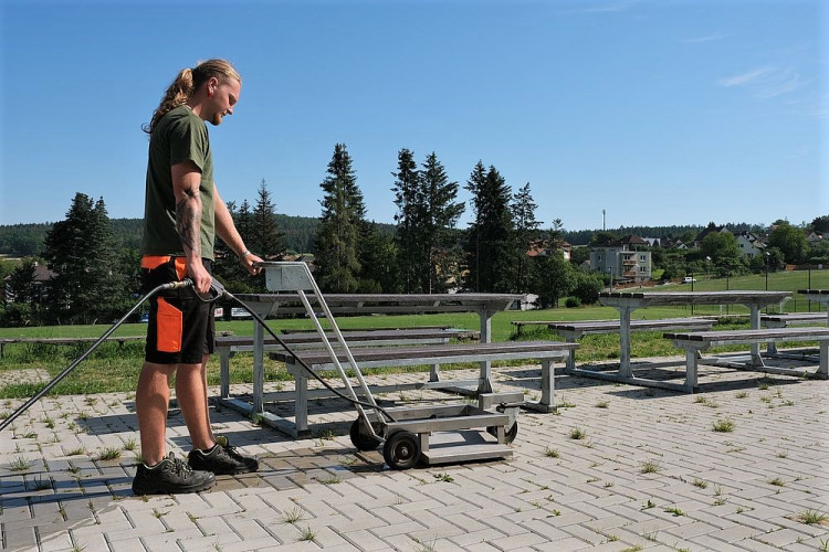 FOTOGALERIE: Ekologická likvidace plevele