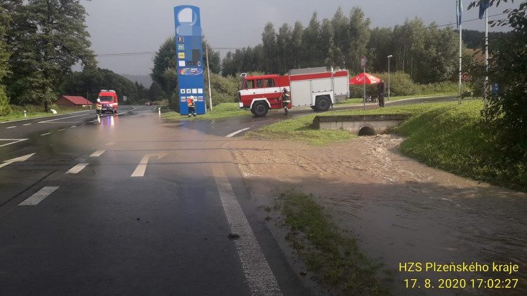 FOTOGALERIE: Přívalový liják se přehnal Plzeňským krajem