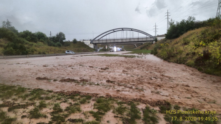 FOTOGALERIE: Přívalový liják se přehnal Plzeňským krajem