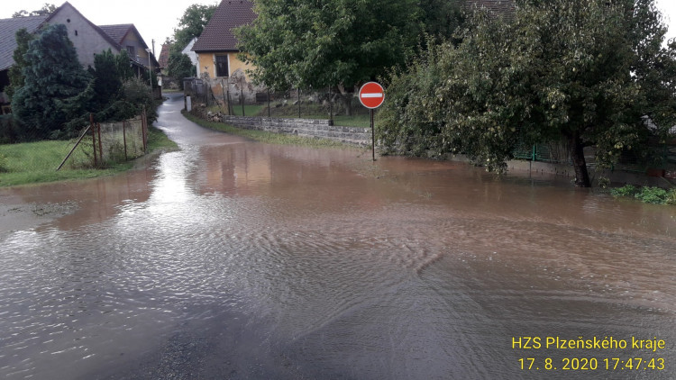 FOTOGALERIE: Přívalový liják se přehnal Plzeňským krajem
