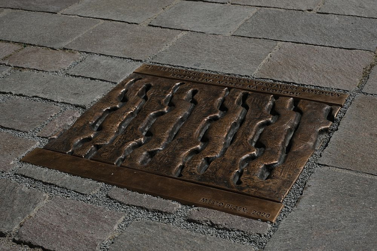 FOTOGALERIE: Odhalení pamětní desky připomínající okupaci z 21. srpna 1968