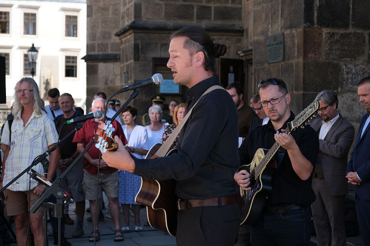 FOTOGALERIE: Odhalení pamětní desky připomínající okupaci z 21. srpna 1968