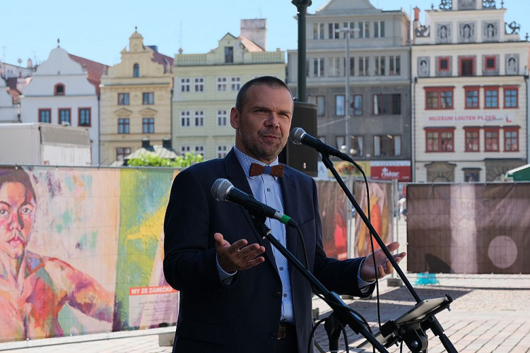 FOTOGALERIE: Odhalení pamětní desky připomínající okupaci z 21. srpna 1968