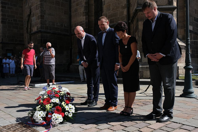 FOTOGALERIE: Odhalení pamětní desky připomínající okupaci z 21. srpna 1968