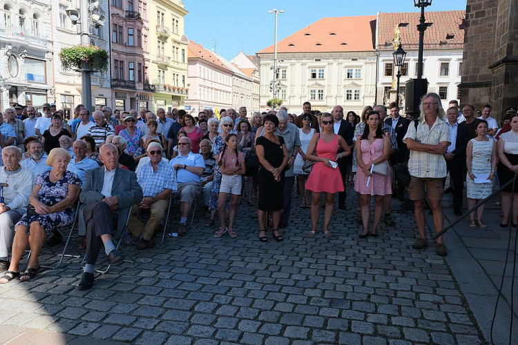FOTOGALERIE: Odhalení pamětní desky připomínající okupaci z 21. srpna 1968
