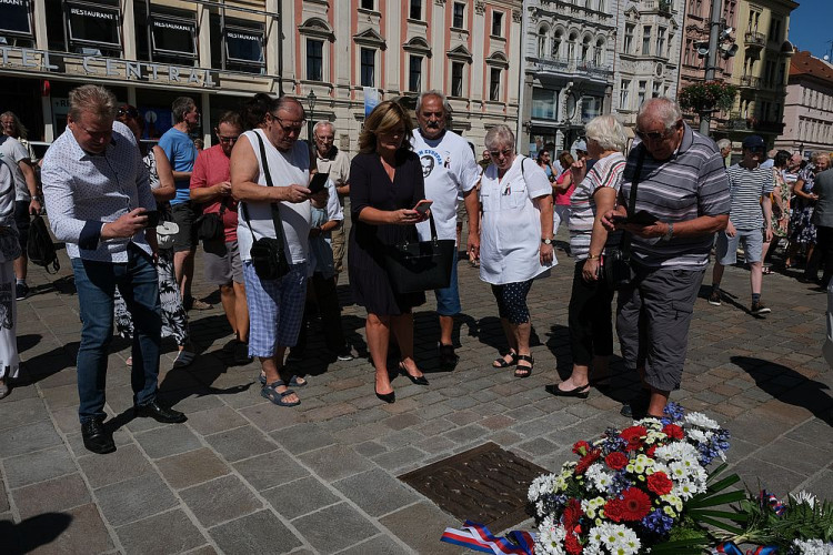 FOTOGALERIE: Odhalení pamětní desky připomínající okupaci z 21. srpna 1968