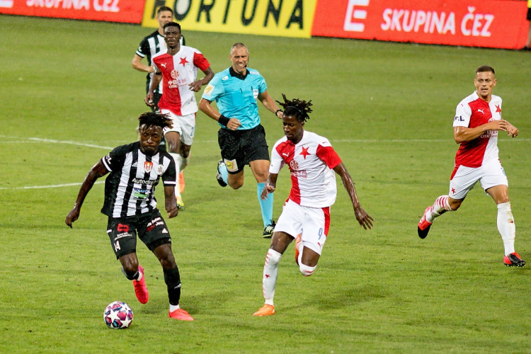 FOTOGALERIE: Slavia na jihu Čech dominovala a vykročila za obhajobou