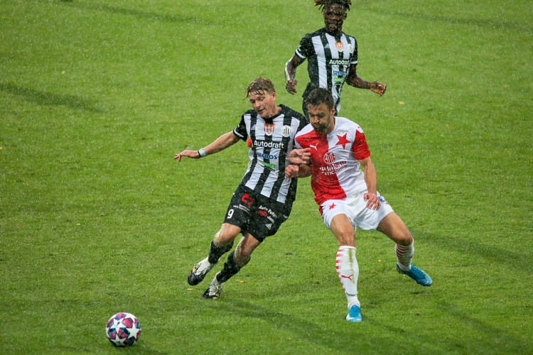 FOTOGALERIE: Slavia na jihu Čech dominovala a vykročila za obhajobou