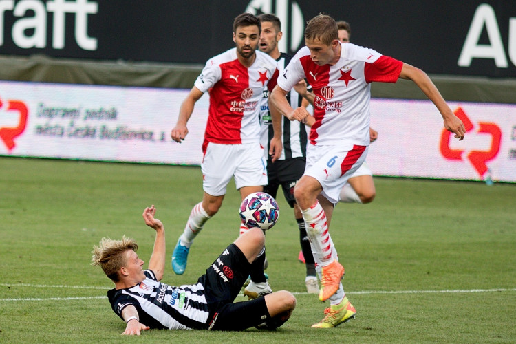 FOTOGALERIE: Slavia na jihu Čech dominovala a vykročila za obhajobou