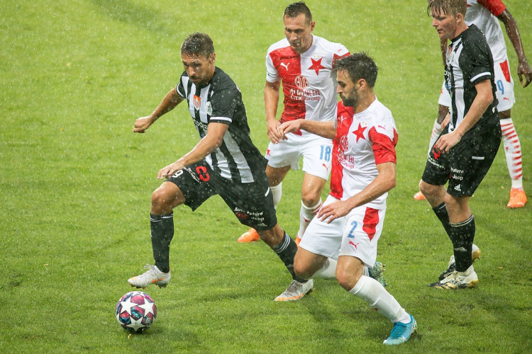 FOTOGALERIE: Slavia na jihu Čech dominovala a vykročila za obhajobou