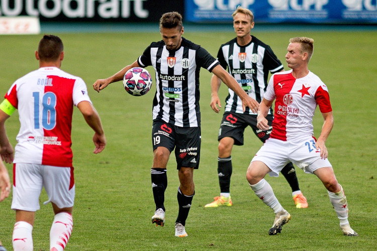 FOTOGALERIE: Slavia na jihu Čech dominovala a vykročila za obhajobou