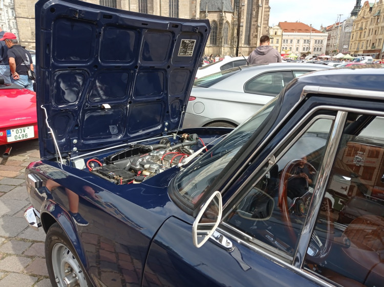 FOTO: Sraz vozů Alfa Romeo v Plzni