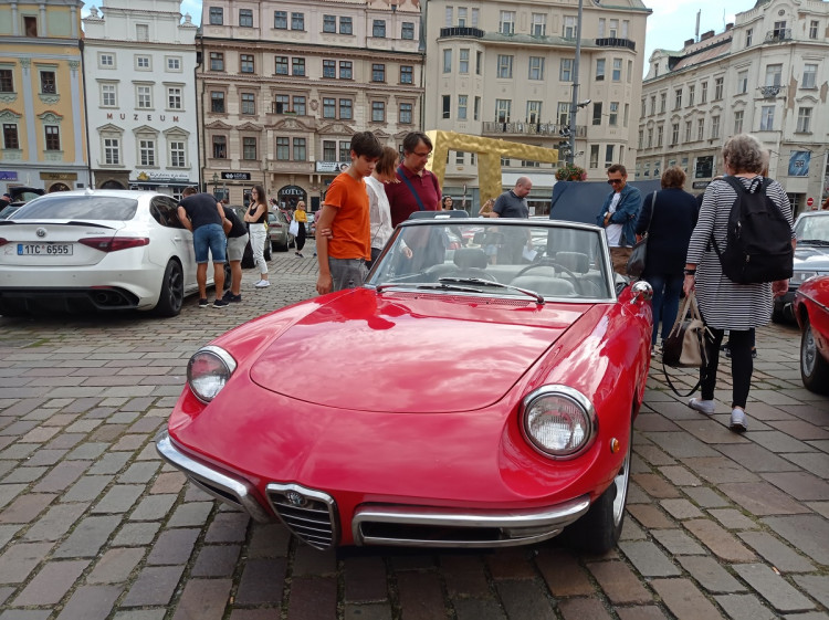 FOTO: Sraz vozů Alfa Romeo v Plzni