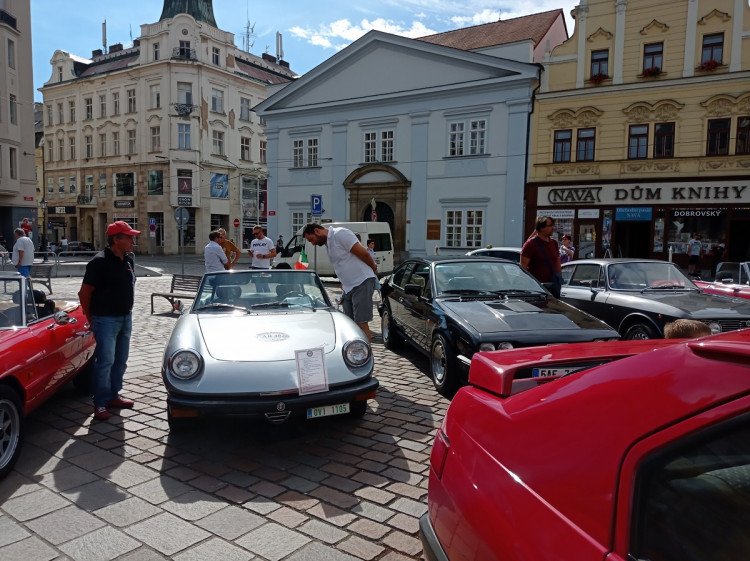 FOTO: Sraz vozů Alfa Romeo v Plzni