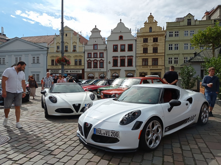 FOTO: Sraz vozů Alfa Romeo v Plzni