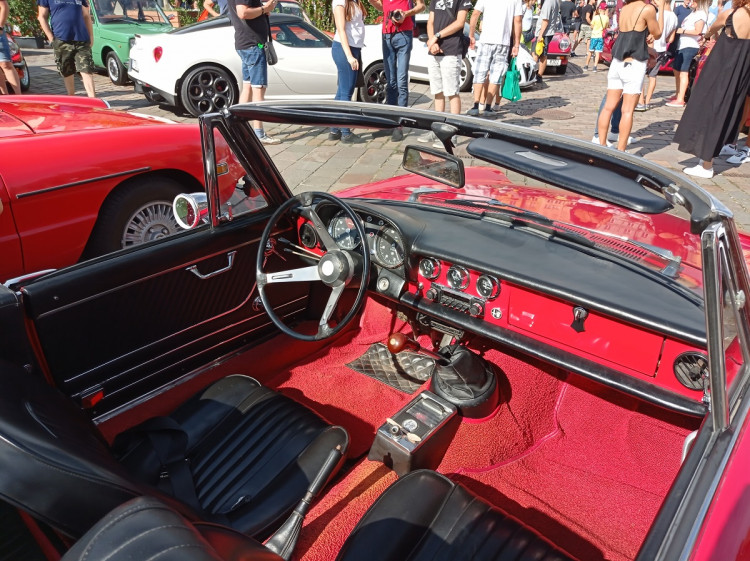 FOTO: Sraz vozů Alfa Romeo v Plzni