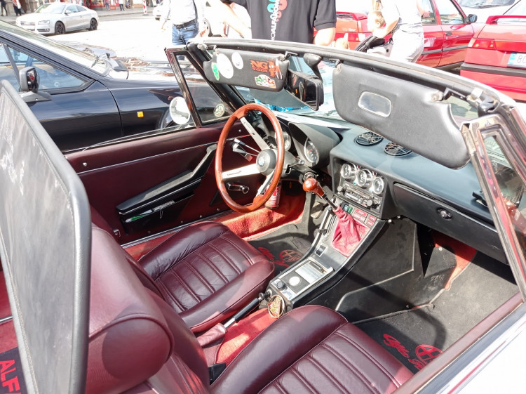 FOTO: Sraz vozů Alfa Romeo v Plzni