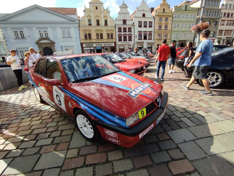 FOTO: Sraz vozů Alfa Romeo v Plzni