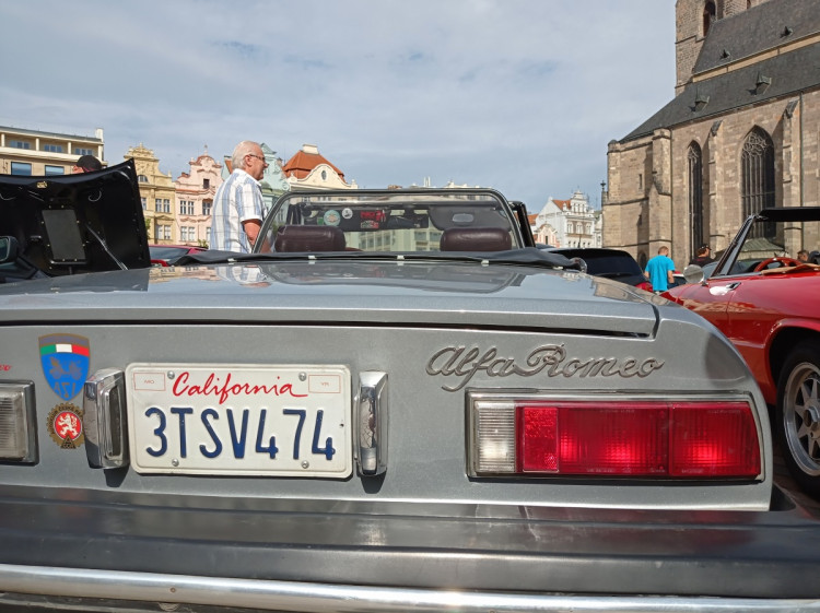 FOTO: Sraz vozů Alfa Romeo v Plzni