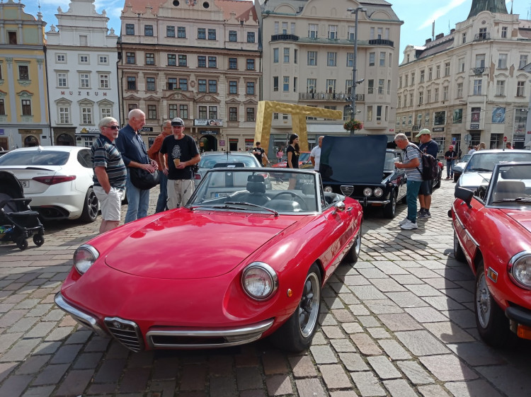 FOTO: Sraz vozů Alfa Romeo v Plzni