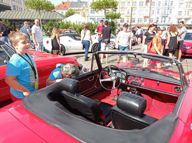 FOTO: Sraz vozů Alfa Romeo v Plzni