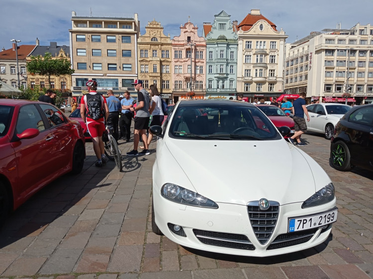 FOTO: Sraz vozů Alfa Romeo v Plzni