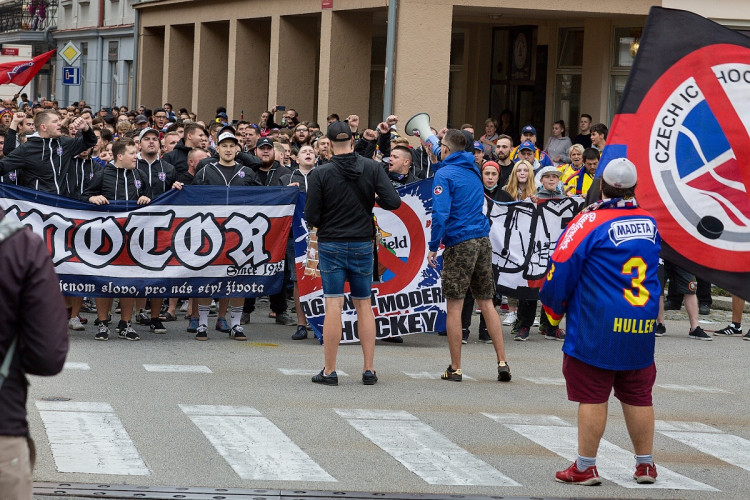 FOTOGALERIE: Motor se po sedmi letech vrátil do extraligy, doma nestačil na neoblíbený Mountfield
