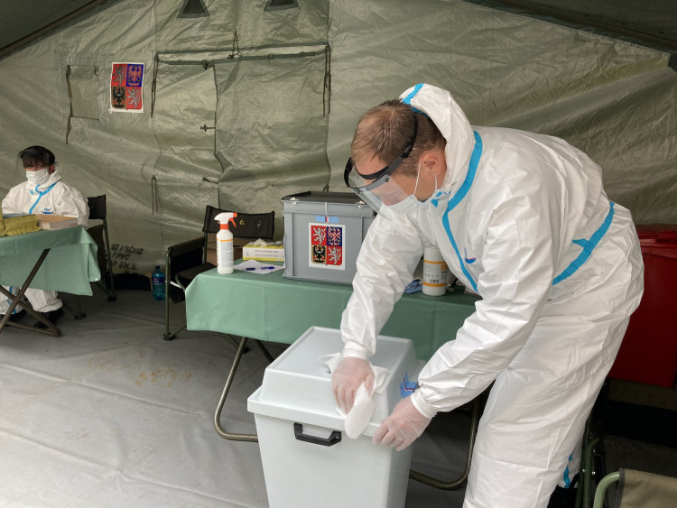 GALERIE: DRIVE-IN hlasování v Hradci Králové