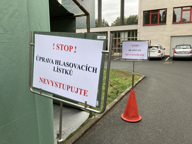 GALERIE: DRIVE-IN hlasování v Hradci Králové