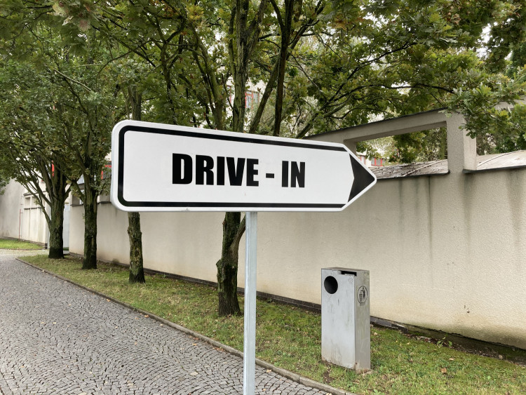 GALERIE: DRIVE-IN hlasování v Hradci Králové