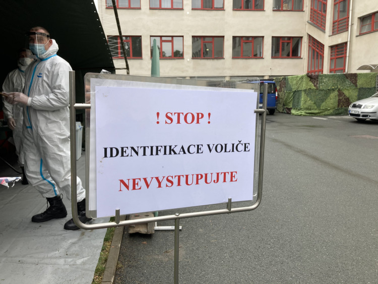 GALERIE: DRIVE-IN hlasování v Hradci Králové