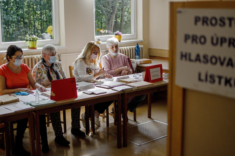 První den voleb.