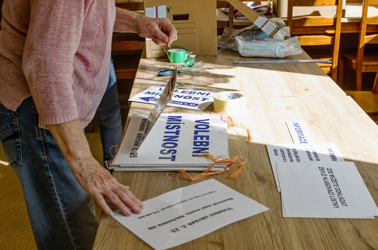 GALERIE: První volební den v Královéhradeckém kraji