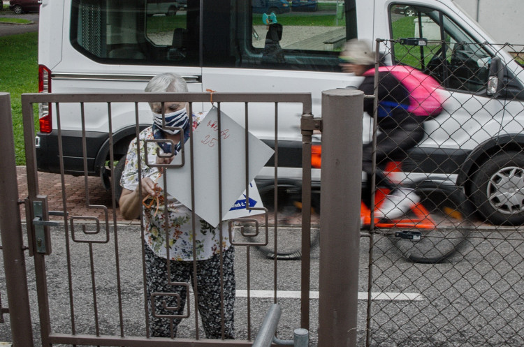 GALERIE: První volební den v Královéhradeckém kraji