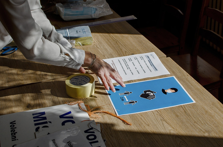 GALERIE: První volební den v Královéhradeckém kraji