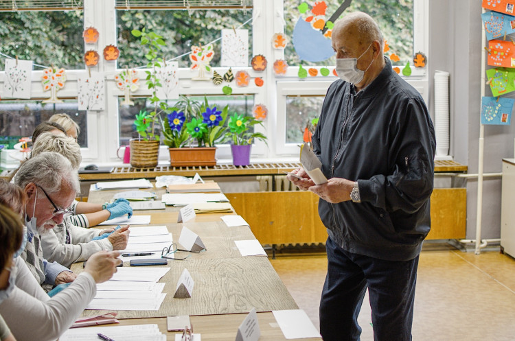 GALERIE: První volební den v Královéhradeckém kraji