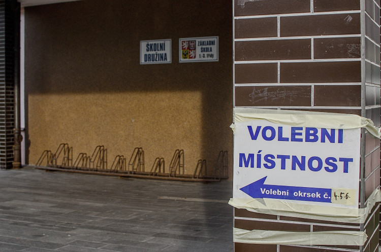 GALERIE: První volební den v Královéhradeckém kraji