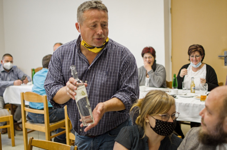 GALERIE: Ve volebních štábech bylo veselo. Hruškovice tekla proudem